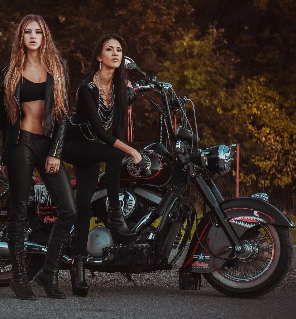 Beautiful girls and bikes in Rotterdam