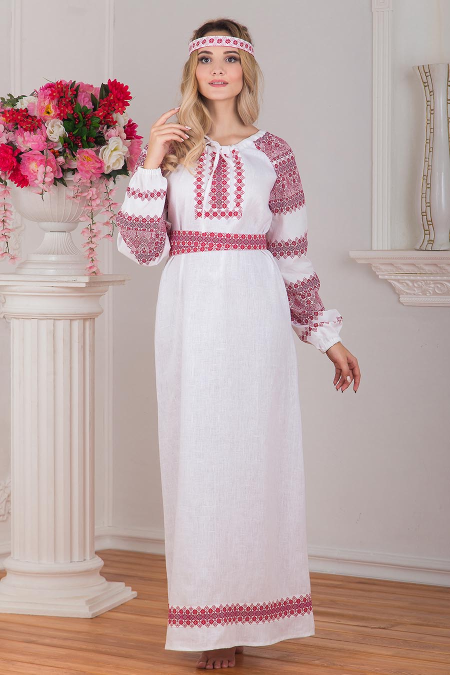 A playful frame from Women in Slavic costumes — online in Rotterdam