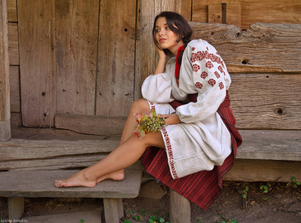 Fresh photos, fresh mood — Women in Slavic costumes online in Rotterdam