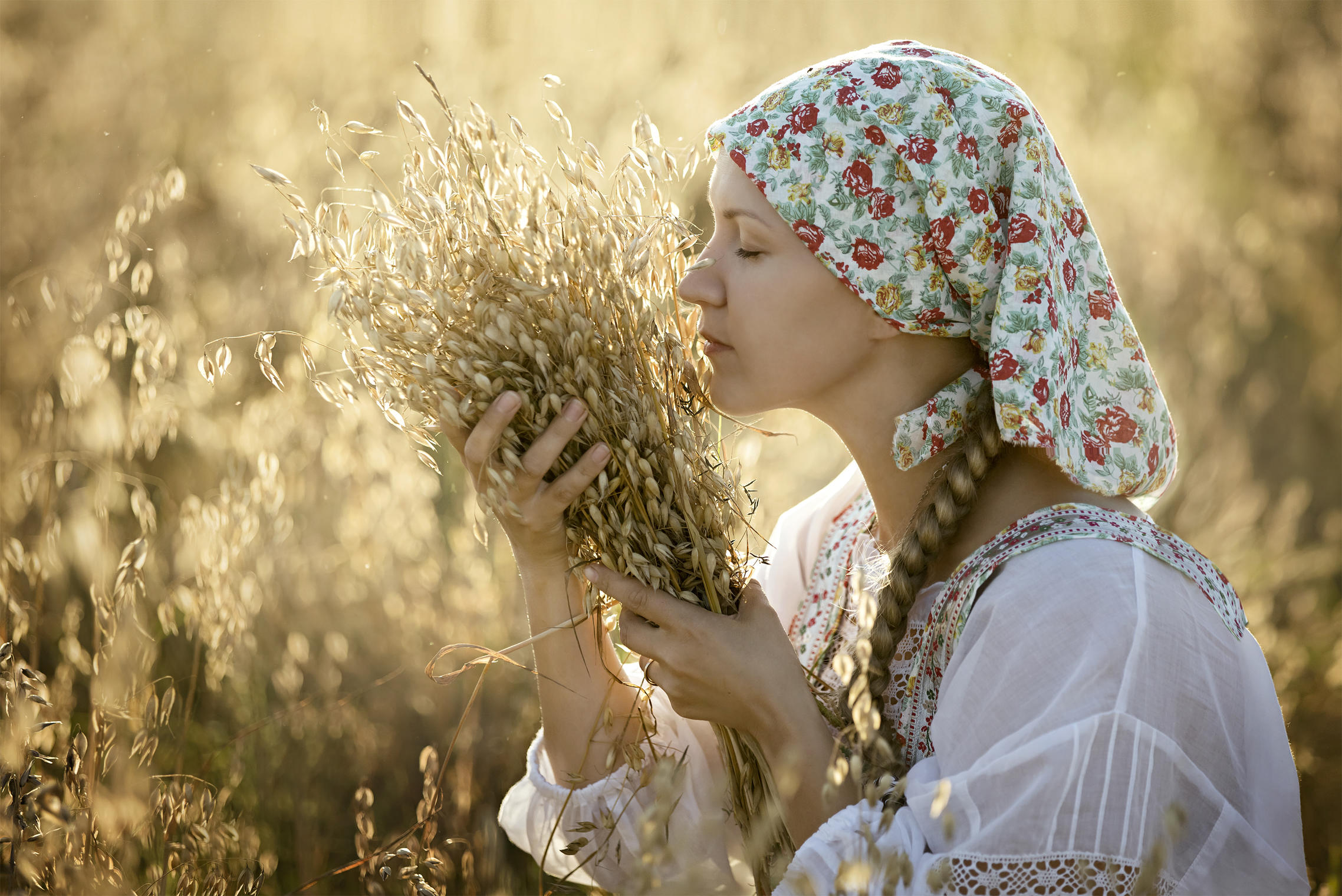 Photo Women in Slavic costumes in Rotterdam